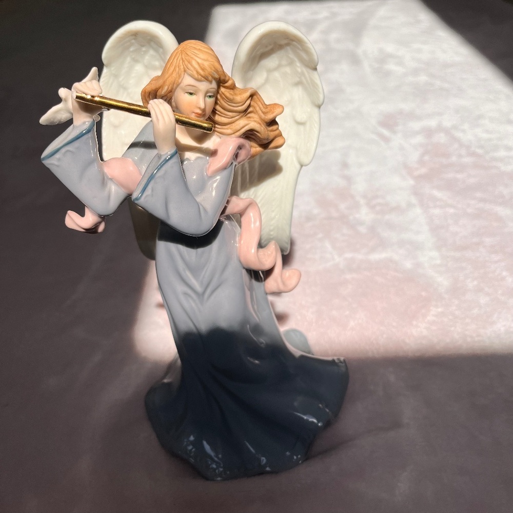 1970s Classic Treasures Porcelain Angel music box